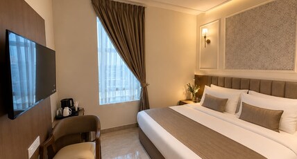 Elmont Hotel Room Type - Signature Deluxe Room