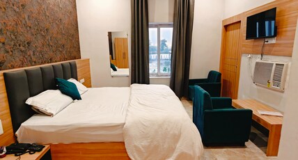 Laxmi Bhavan Room Type - Deluxe Ac Room