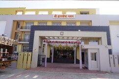 Hotel Shree Dwarkesh Suites & Family Rooms Near Khatu Shyam Temple