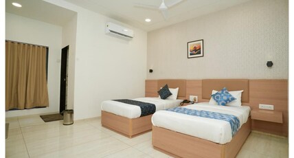 Hotel Akshar Imperial, Morbi. Room Type - Super Deluxe Room