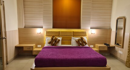 Hotel Rajpur Heights Room Type - Super Deluxe  Mountain View Room