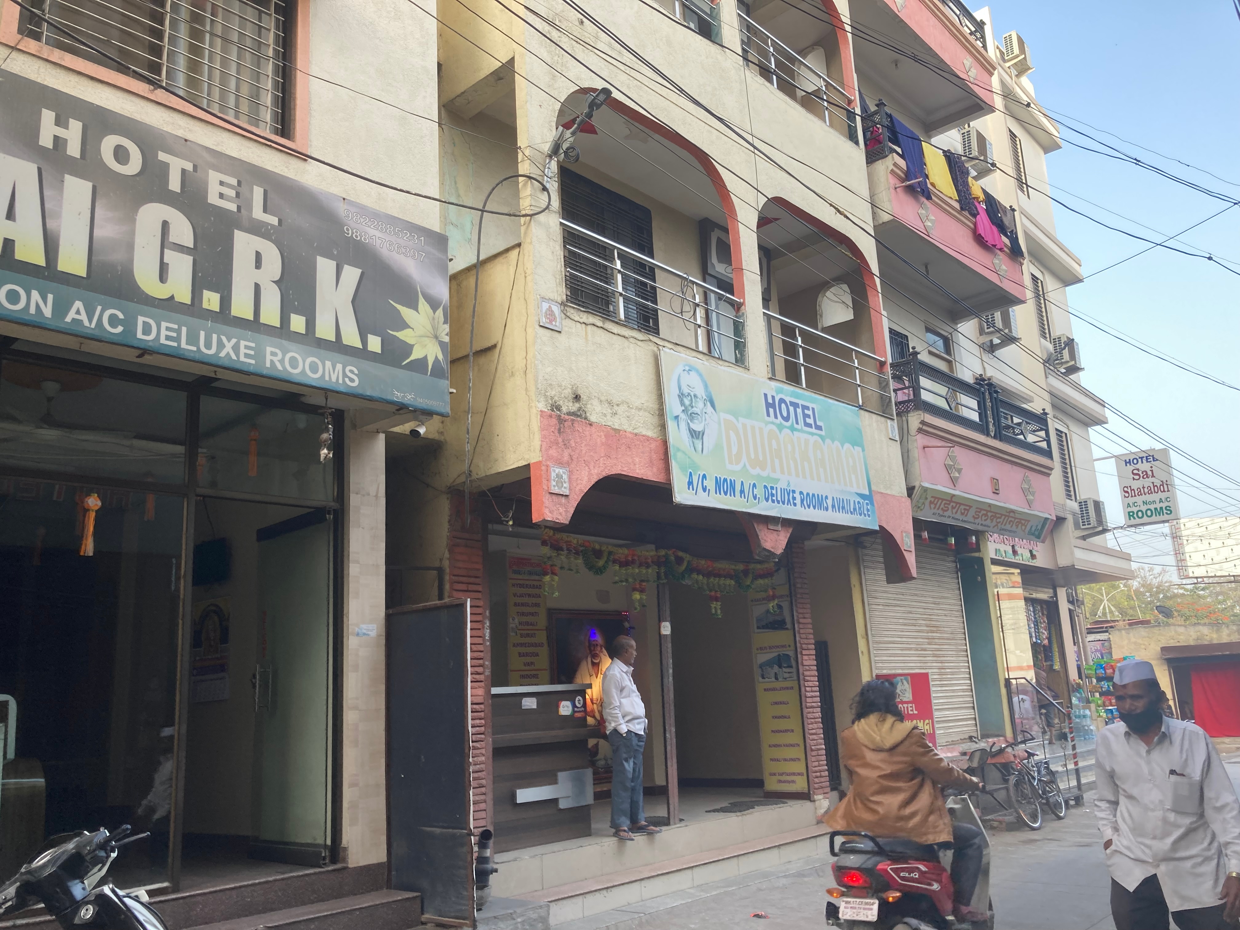 HOTEL DWARKAMAI  - Tap to explore photos