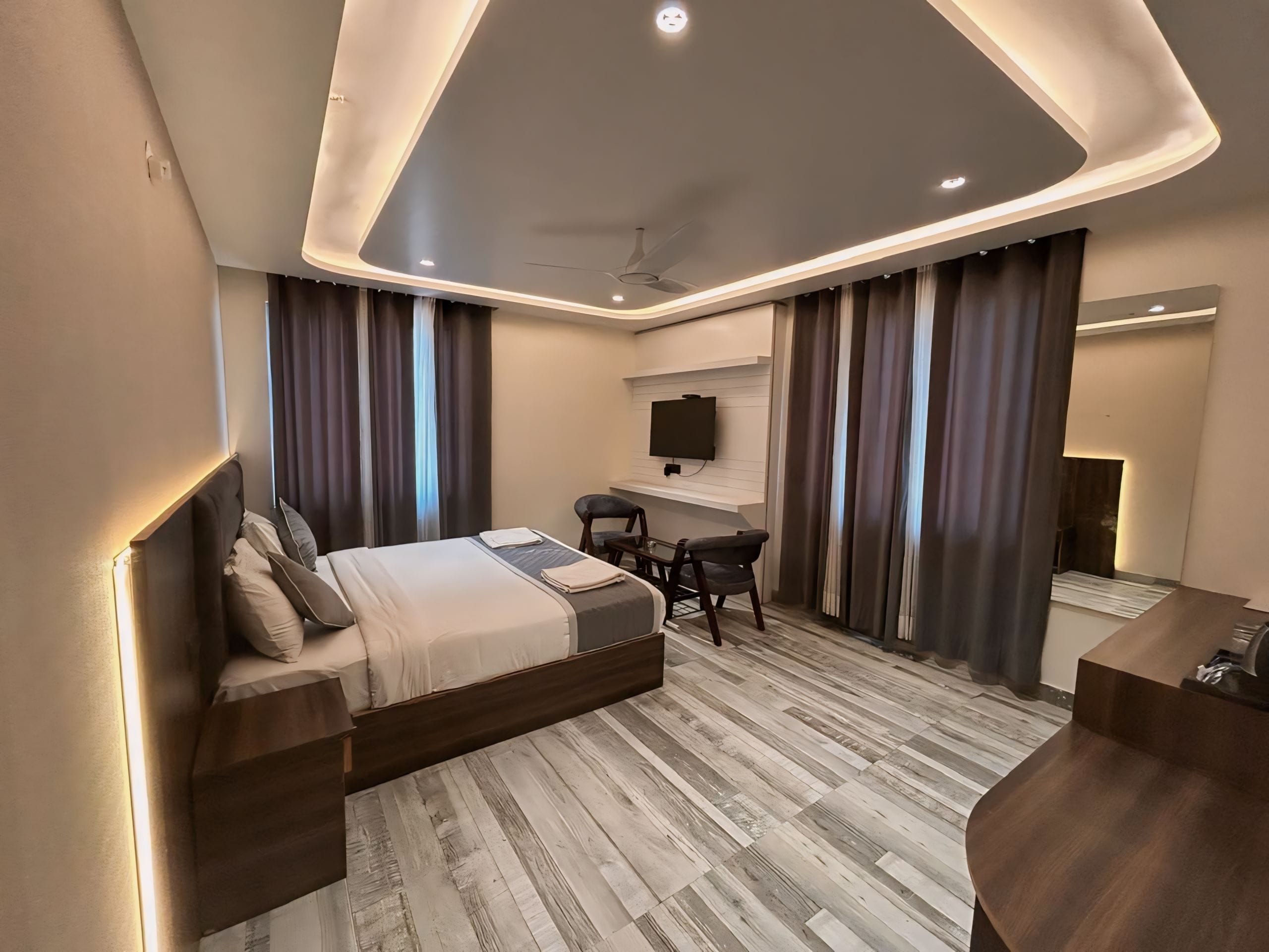 Raksha Suites & Banquet Greater Noida - Tap to explore photos