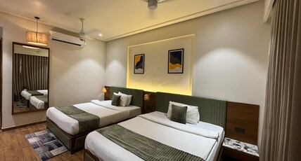 Shlok Inn Room Type - 4 Bedded Family AC Room