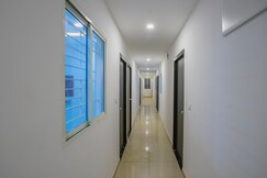 Hotel O Varcity Phi Premium Pavilion ,Above HDFC Bank ,Near Anjaneya Temple Madiwala, Hosur Main r