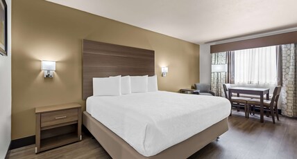 Best Western Plus Caldwell Inn & Suites Room Type - Accessible - 1 King, Mobility Accessible, Roll In Shower, Non-Smoking, Full Breakfast