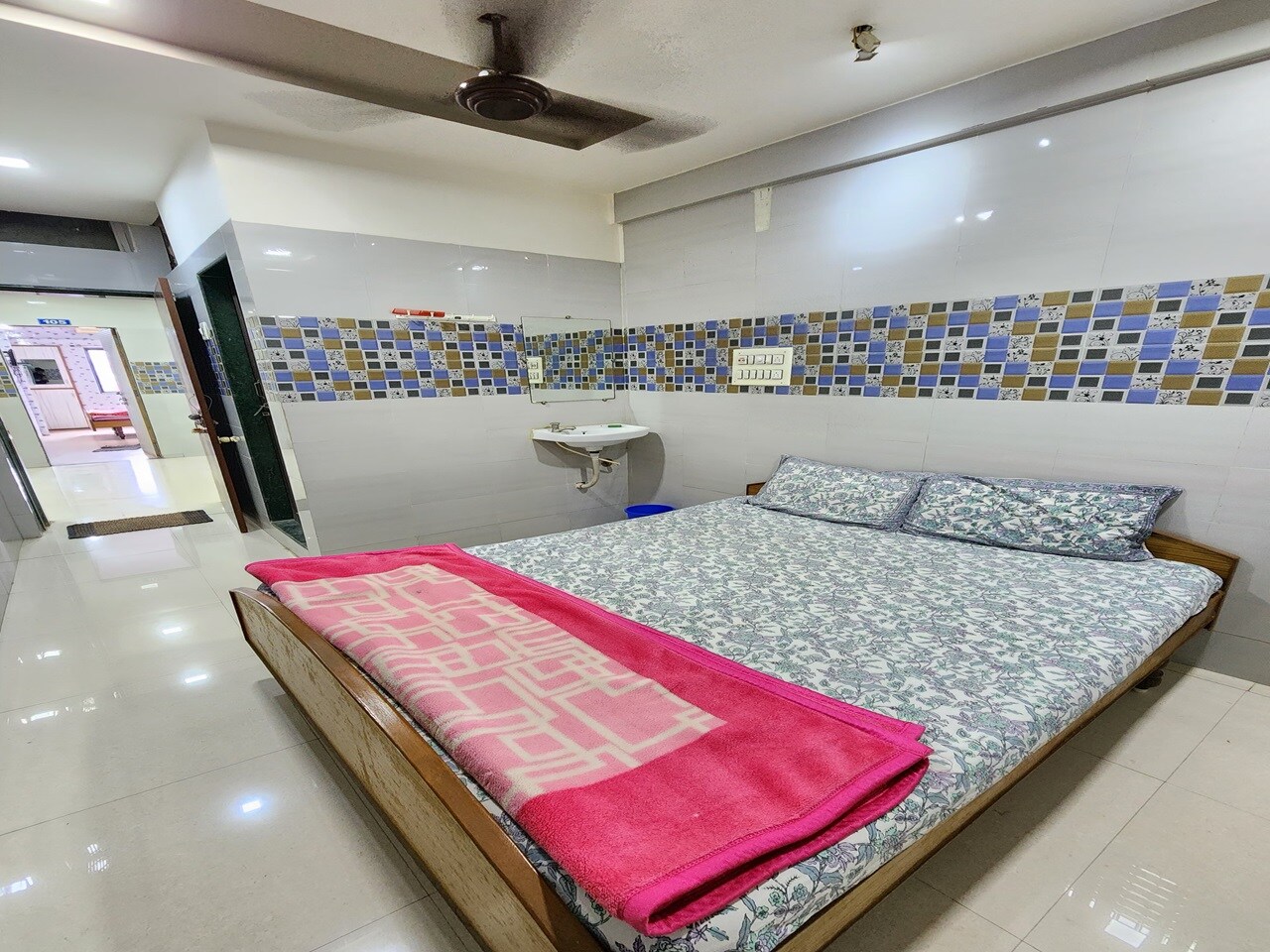 Hari Om Guest House - Tap to explore photos
