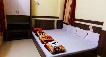 Hotel GuruKrupa Shegaon Room Type - Deluxe AC 4 Bed Family Room