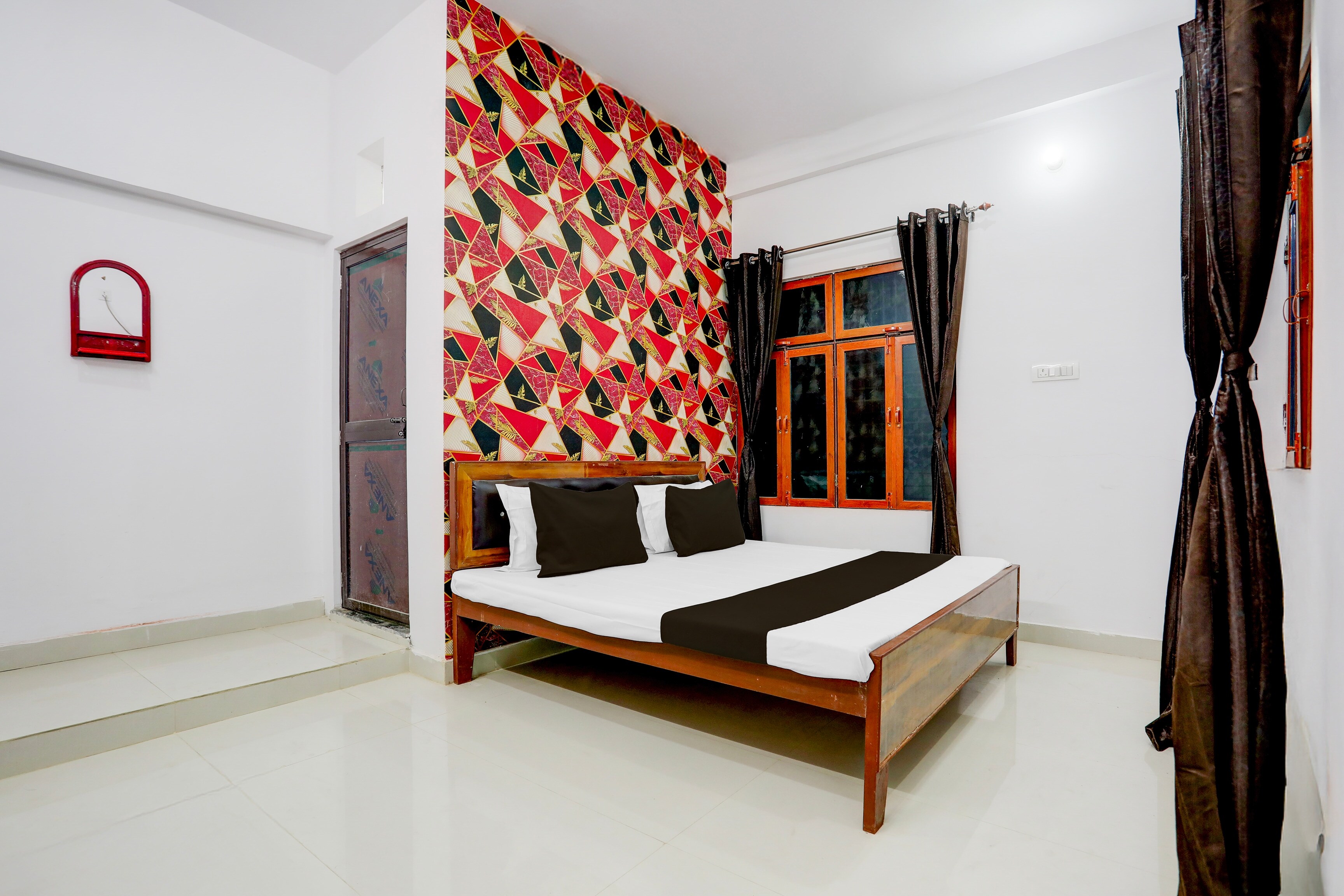 Hotel O Royal Heritage 2.0 - Tap to explore photos