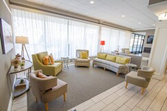 Holiday Inn Bloomington Airport