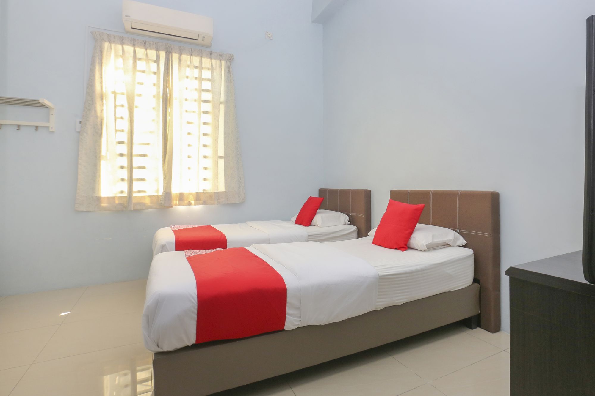 Hotel O Come Inn Premium - Tap to explore photos