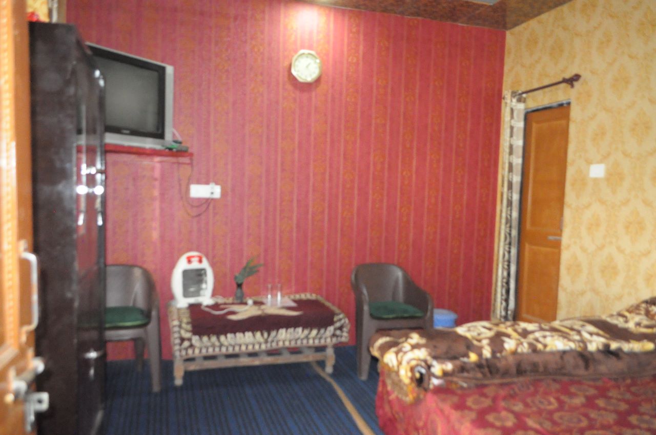 Safaya Paying Guest House and Home Stay - Tap to explore photos