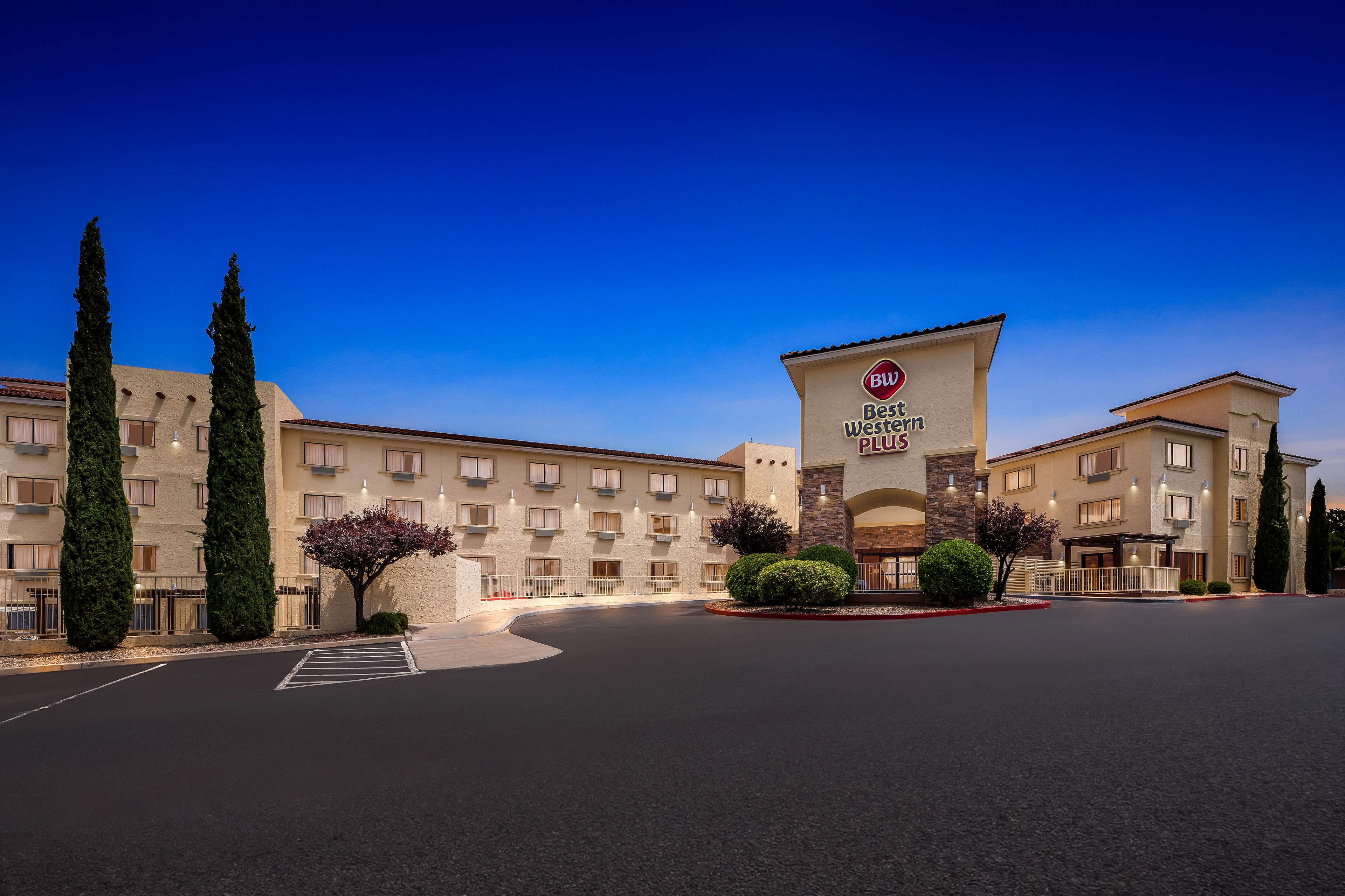 Best Western Plus At Lake Powell - Tap to explore photos