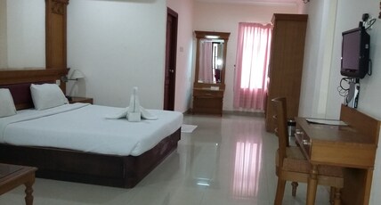 Grasshopper Hotel Grand E Muscat Room Type - ROYAL DELUXE