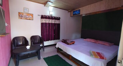 Green Grass Resort Room Type - Standard King Bed Room with Mountain View
