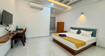 Dolphin Bay Resort Room Type - Luxury Room with King Sized Bed