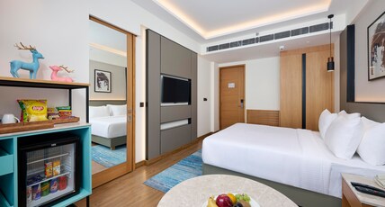 Iris Sarovar Portico Room Type - Deluxe Room with Balcony - 1 King Bed