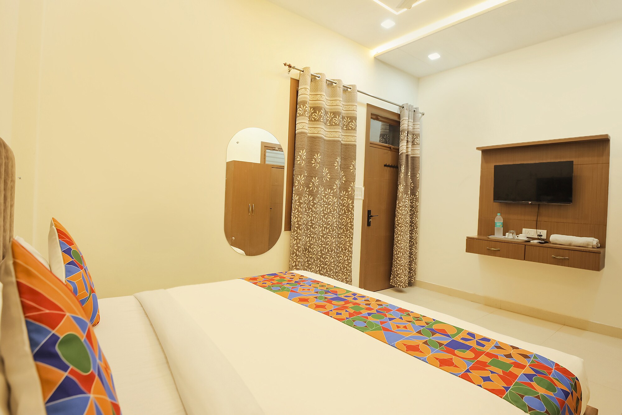 FabHotel Lotus - Tap to explore photos