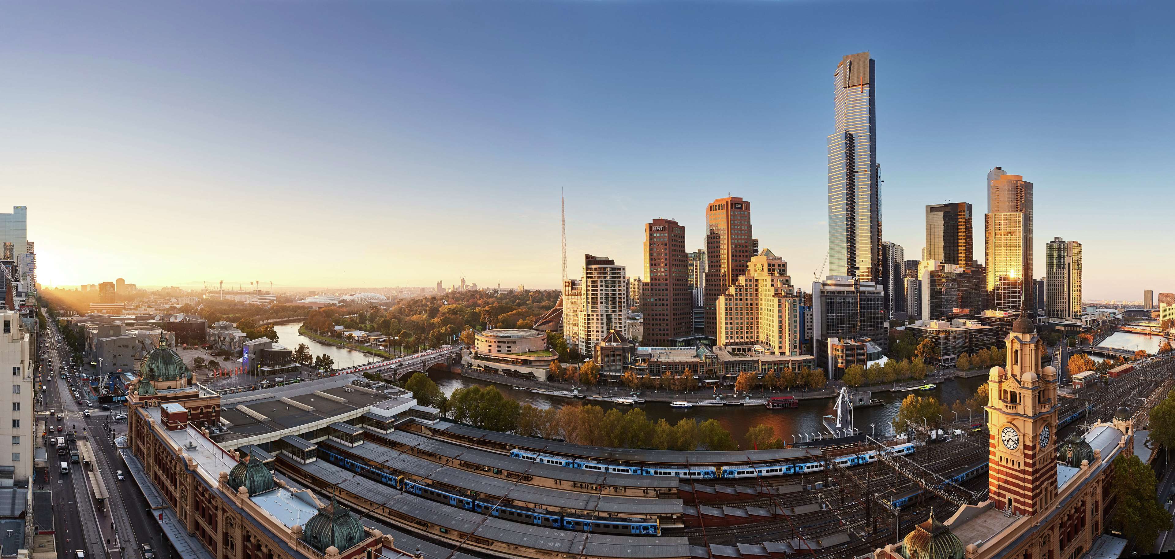 DoubleTree by Hilton Hotel Melbourne - Flinders Street - Tap to explore photos