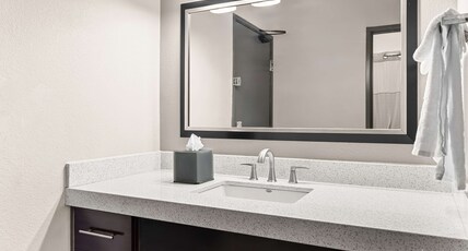 Best Western Plus At Lake Powell Room Type - Suite-2 Queen Beds, Non-Smoking, Oversized Room, Couch, Microwave And Refrigerator, Wet Bar, High Sp Best Western Plus At Lake Powell Room Type - Suite-2 Queen Beds, Non-Smoking, Oversized Room, Couch, Microwave And Refrigerator, Wet Bar, High Sp