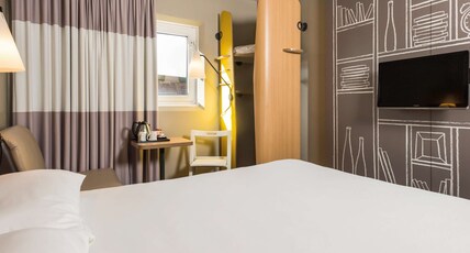 ibis Leicester City Room Type - Family room with 1 double bed + 1 sofa bed