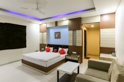 Hotel Kunwer Palace  1.5km from Railway Station