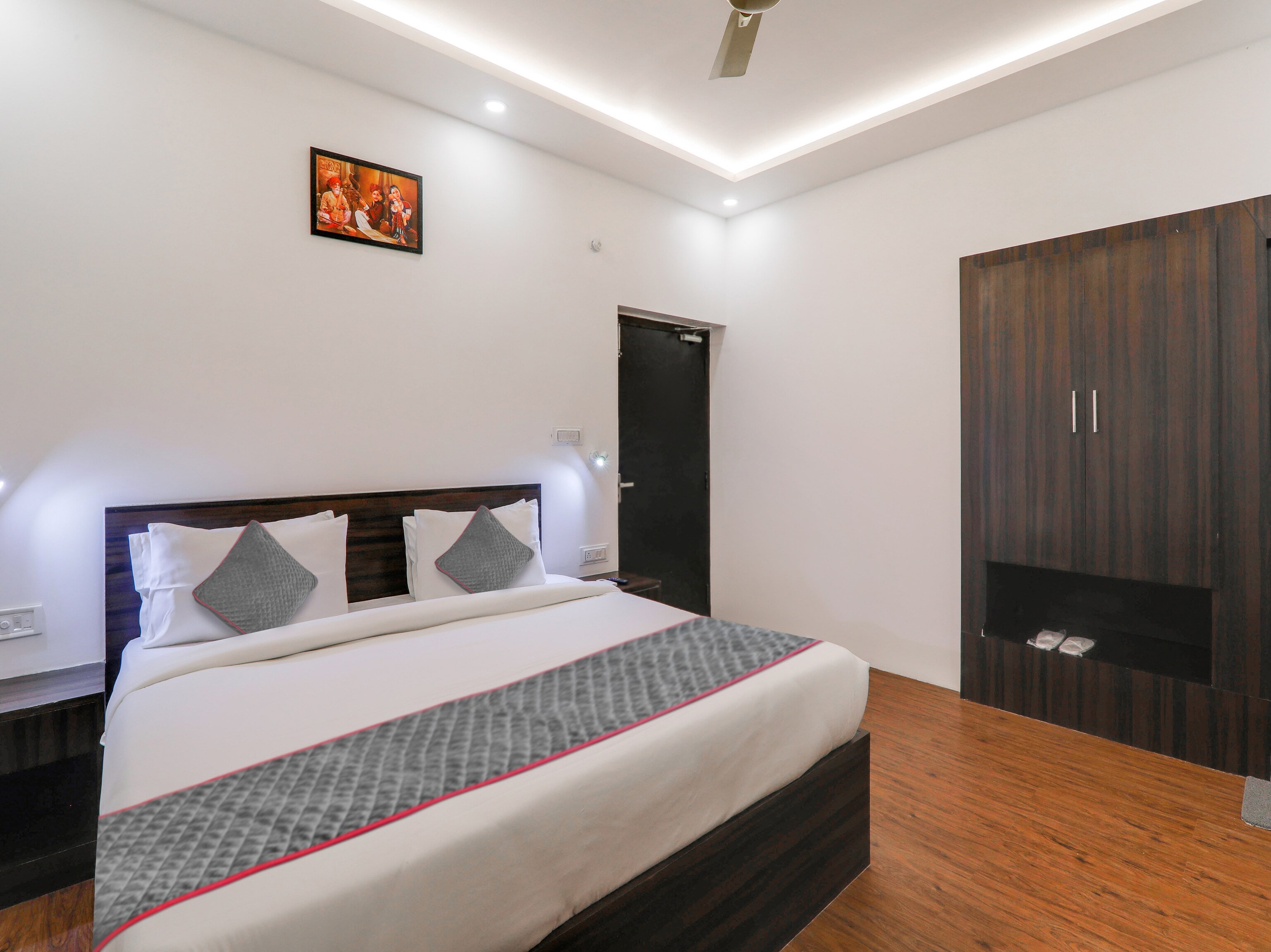 Super Hotel O Centrum - Tap to explore photos