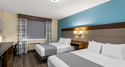 Best Western Paradise Hotel Room Type - Accessible - 2 Queen, Mobility Accessible, Roll In Shower, Non-Smoking, Full Breakfast Best Western Paradise Hotel Room Type - Accessible - 2 Queen, Mobility Accessible, Roll In Shower, Non-Smoking, Full Breakfast