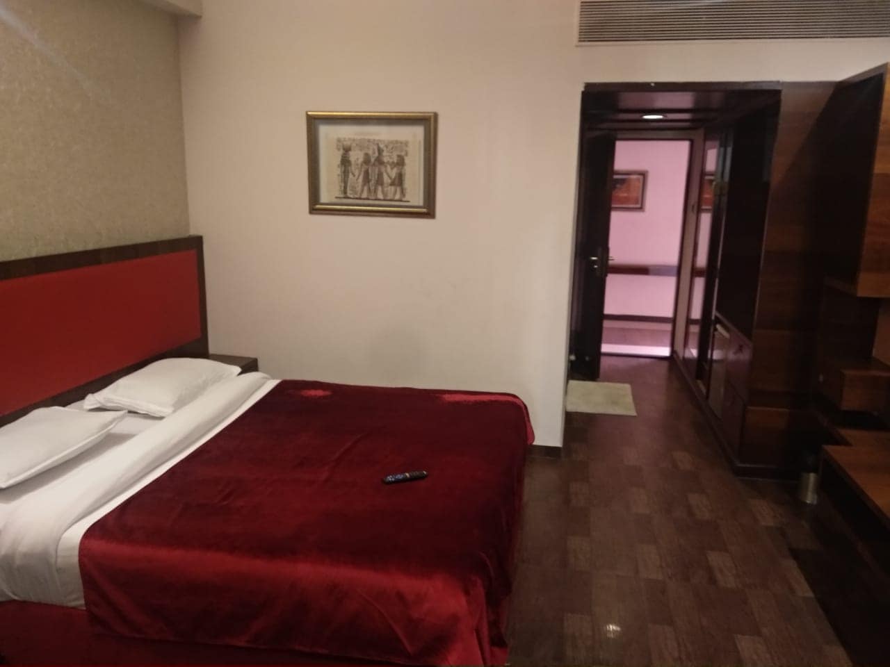 Swiss Traffalgaar Luxury Hotels - Tap to explore photos