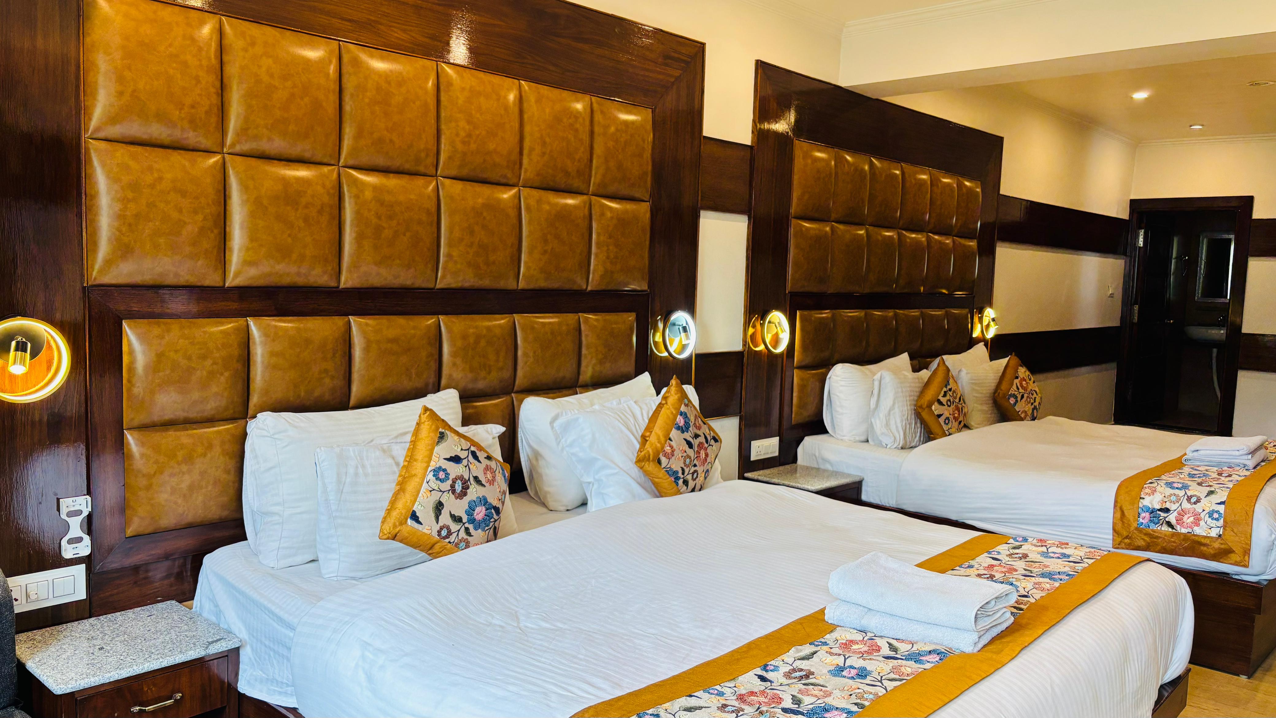 Hotel Blossoms Srinagar - Tap to explore photos