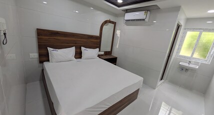 Abidharpp Inn Room Type - Luxury Double Bedroom AC