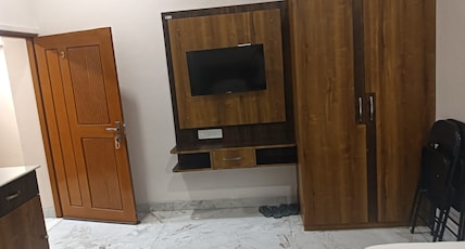 Krishna Homestay Room Type - Premium Twin Bed AC Room