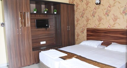 The Royals Homestay Room Type - Deluxe Room