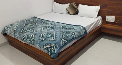 Hotel lord Krishna Room Type - Bedroom 101