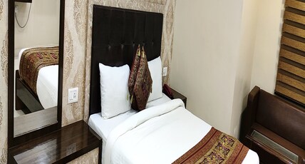 Hotel Aadesh Palace Room Type - Deluxe AC Room