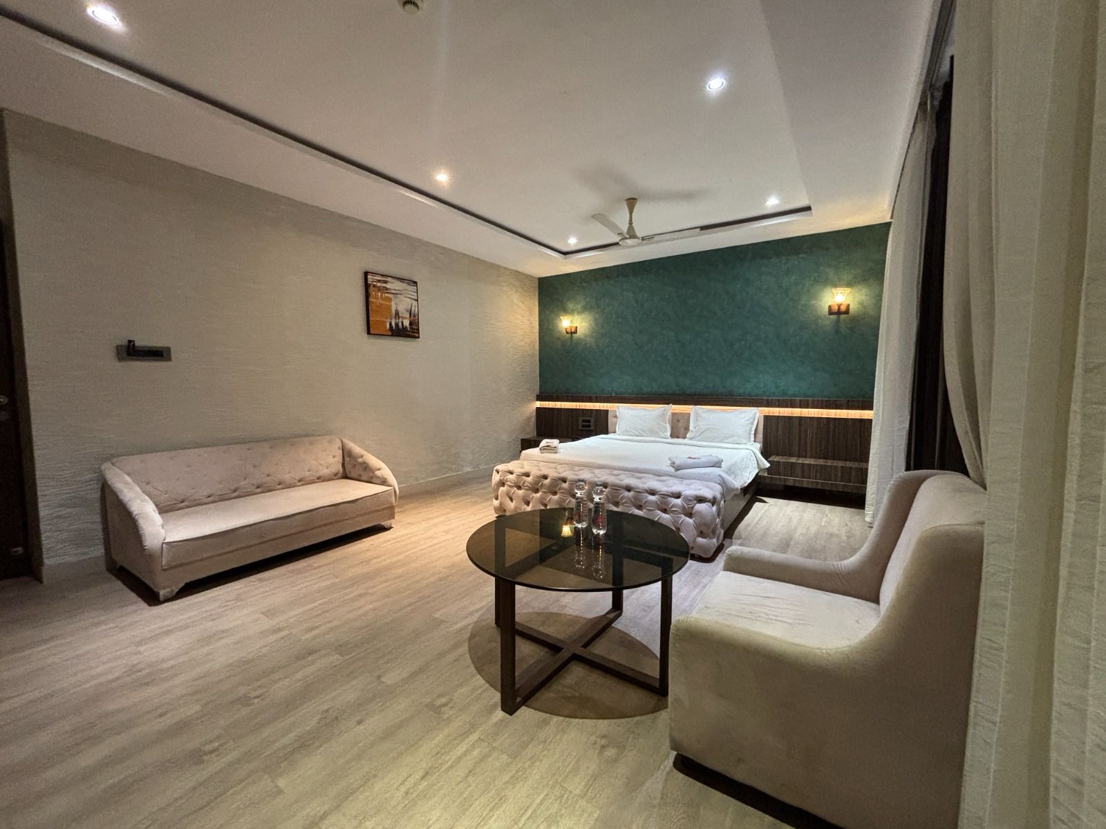 Hotel Suncity Ichhapore - Tap to explore photos