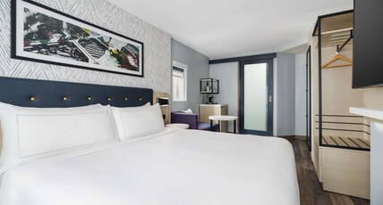 DoubleTree by Hilton New York Midtown Fifth Ave Room Type - 1 KING CITY VIEW