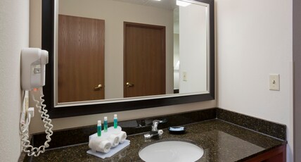 Holiday Inn Express & Suites Bloomington West Room Type - 2 Queen Beds Suite Sofa Bed