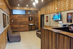 Hotel New Adarsh - A Mall Road Hotel