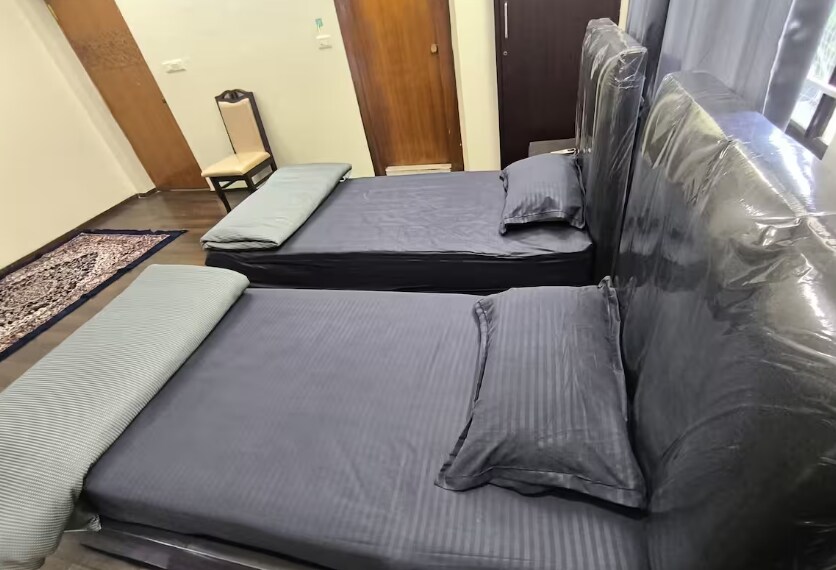 BLIV Inn Duplex 5 bhk Villa Banjara hills - Tap to explore photos