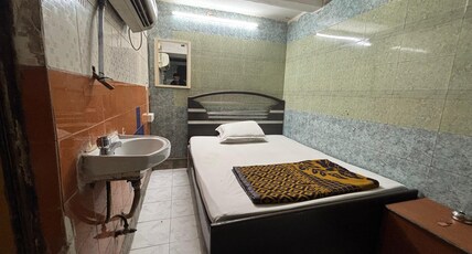 Gulistan Guest House Room Type - Standard Non Ac Room