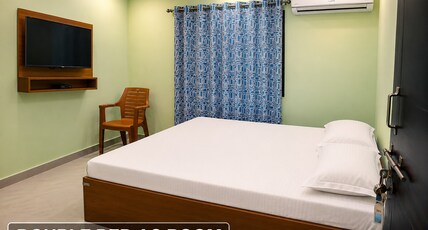 SWATI SHREE GUEST HOUSE Room Type - Deluxe Room with Balcony and City View SWATI SHREE GUEST HOUSE Room Type - Deluxe Room with Balcony and City View