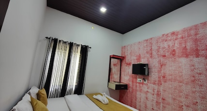 Happy Days Homestay Room Type - Deluxe Room