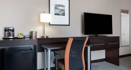 DoubleTree by Hilton Denver Cherry Creek Room Type - 2 QUEEN BEDS