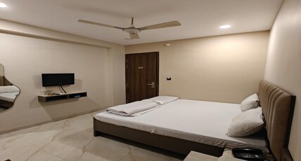 HOTEL PUSHPAK Room Type - CORPORATE EXECUTIVE