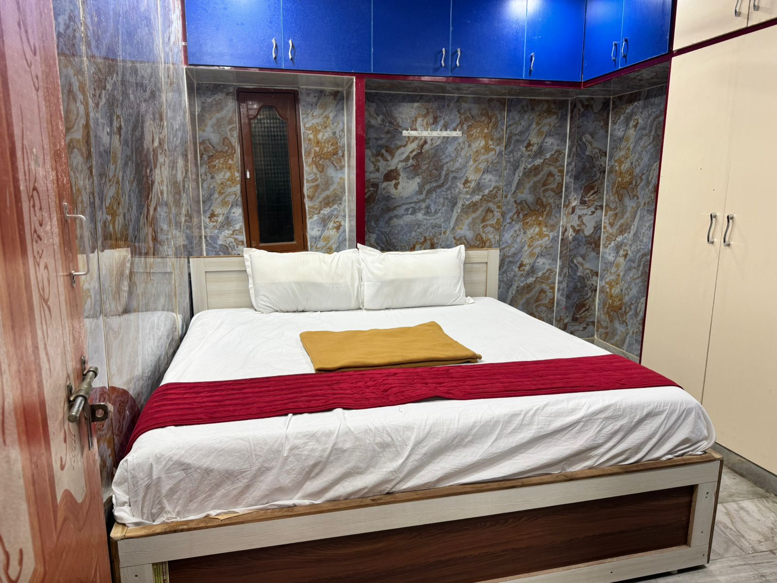 Royalseshu Residency Homestay - Tap to explore photos