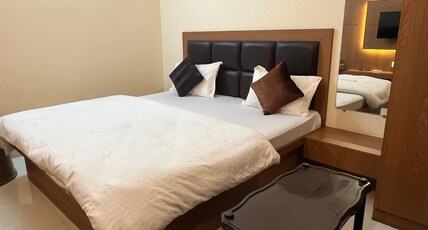 Pratap Guest House Room Type - Luxury AC Room | Attached Washroom