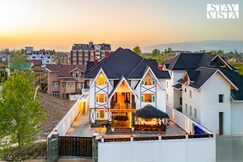 StayVista at Gauhar w/ Mountain View