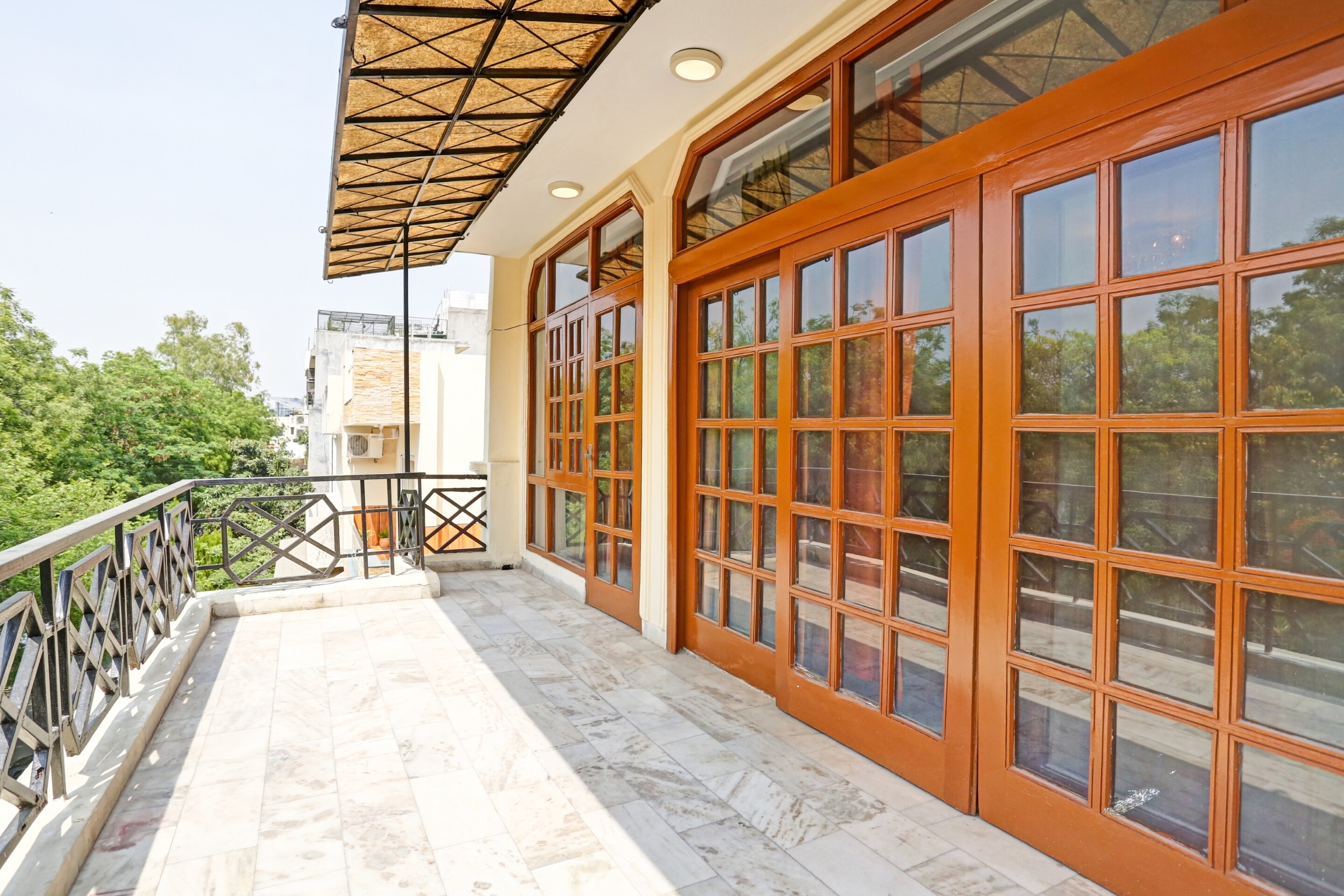 Hotel O Corporate Residency Near Lotus Temple - Tap to explore photos