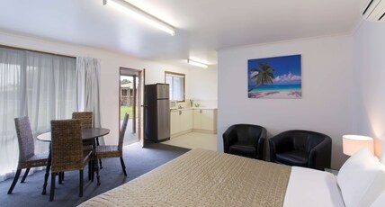 Best Western Colonial Village Motel Room Type - 1 King 1 Single, Non-Smoking, Reverse Cycle Air Conditioning, Flat Screen Television, Wi-Fi, Kitchen